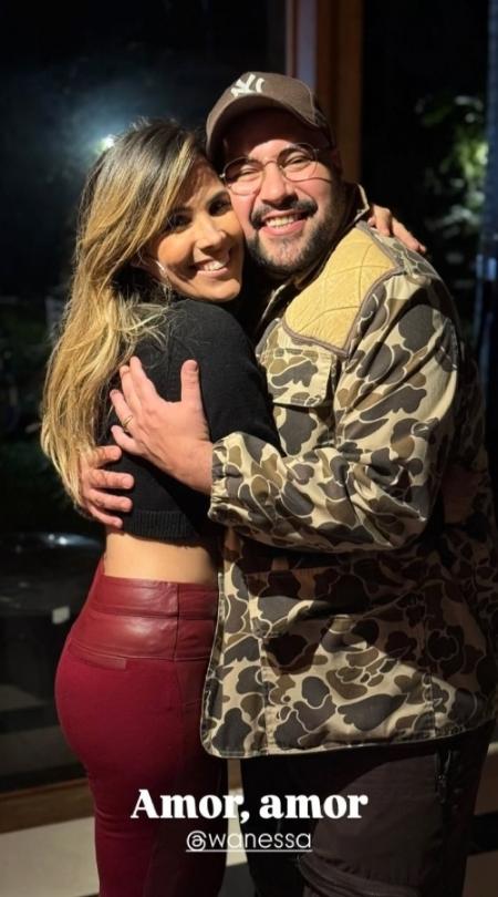 Wanessa Camargo curte noite ao lado de amigos Wanessa Camargo curte noite ao lado de amigos