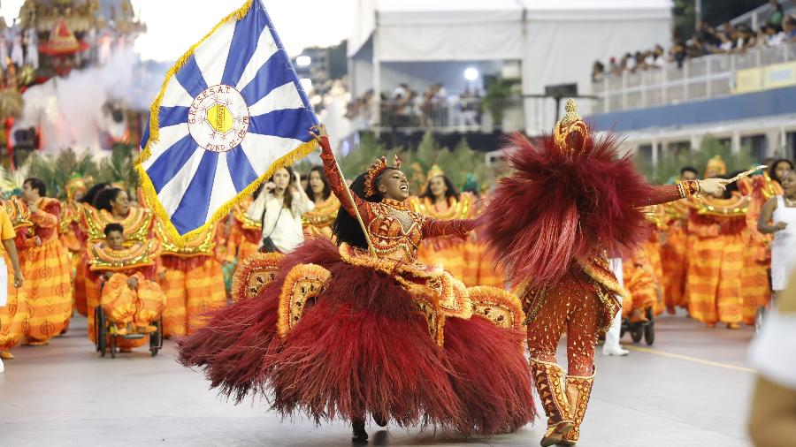 Desfile da Acadêmicos do Tucuruvi na primeira noite de Carnaval no sambódromo do Anhembi