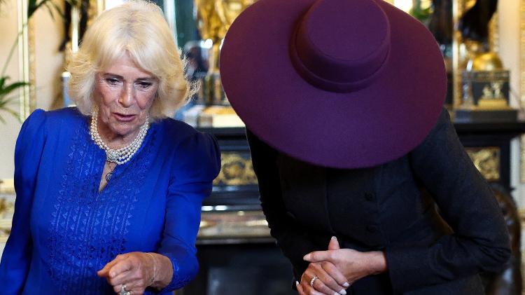 Melania Trump usa chapéu que cobre seu rosto em visita de Estado ao Reino Unido