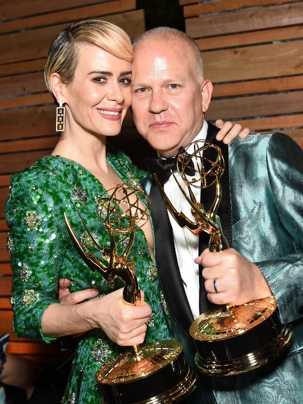 Sarah Paulson e Ryan Murphy no Emmy, em 2016