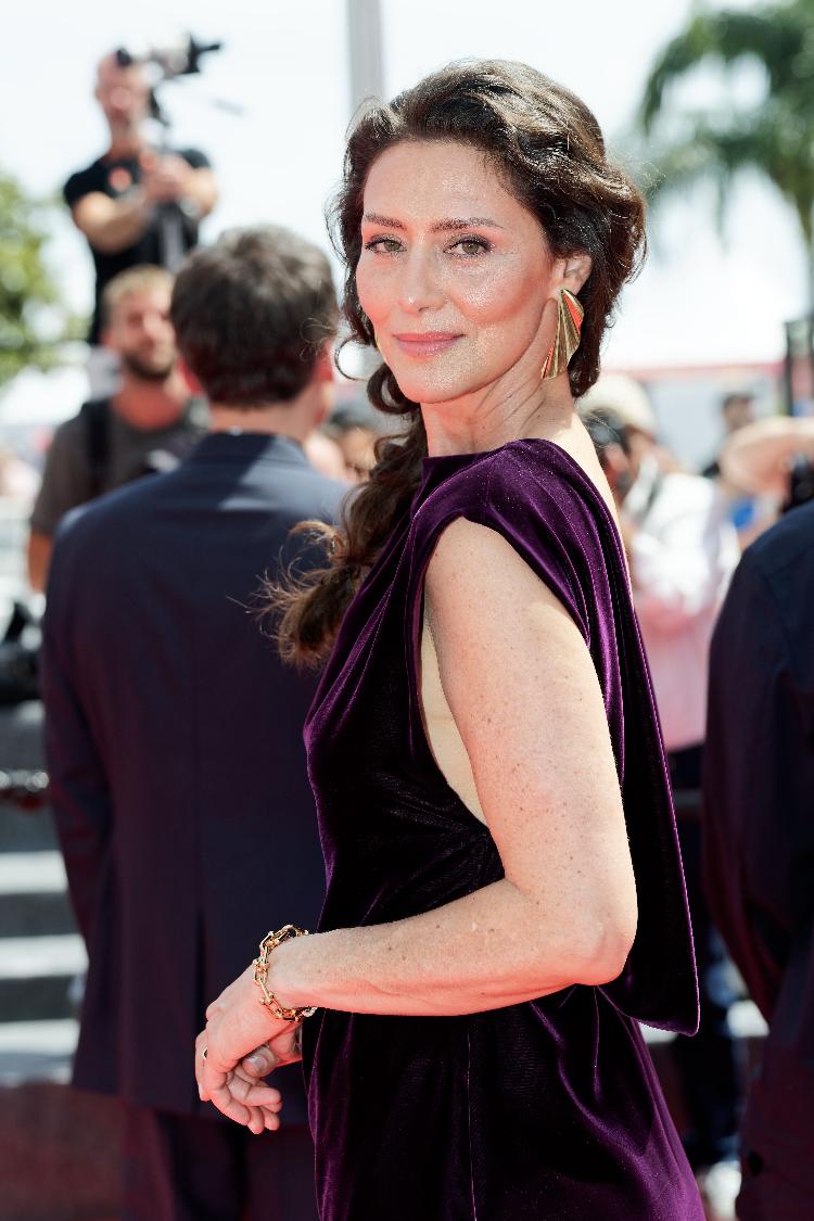  Deslumbrante, Maria Fernanda Cândidocruza o tapete vermelho em Cannes