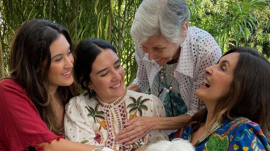 Fátima Bernardes com as filhas Beatriz e Laura e a mãe, Eunice Bernardes - Reprodução/Instagram