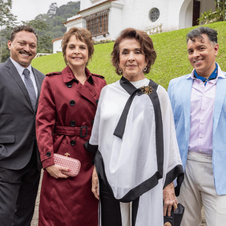 Sebastian (Fabio Lago), Joyce (Drica Moraes), Belisa (Betty Faria), Gigi (Rodrigo Fagundes) em 'Volta por Cima' Sebastian (Fabio Lago), Joyce (Drica Moraes), Belisa (Betty Faria), Gigi (Rodrigo Fagundes) em 'Volta por Cima'