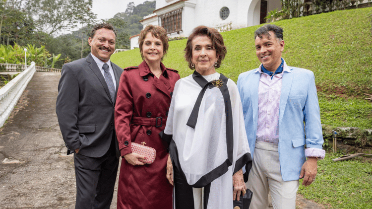 Sebastian (Fabio Lago), Joyce (Drica Moraes), Belisa (Betty Faria), Gigi (Rodrigo Fagundes) em 'Volta por Cima'