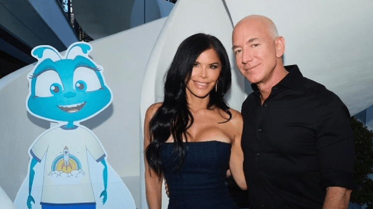 Jeff Bezos e Lauren Sánchez estão noivos desde 2023 Jeff Bezos e Lauren Sánchez estão noivos desde 2023
