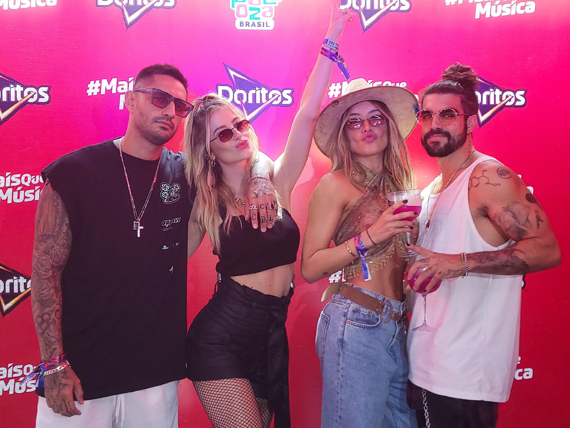 Caio Castro junto com Daya de Paula, Bárbara França e Caio Franco durante o evento - AgNews