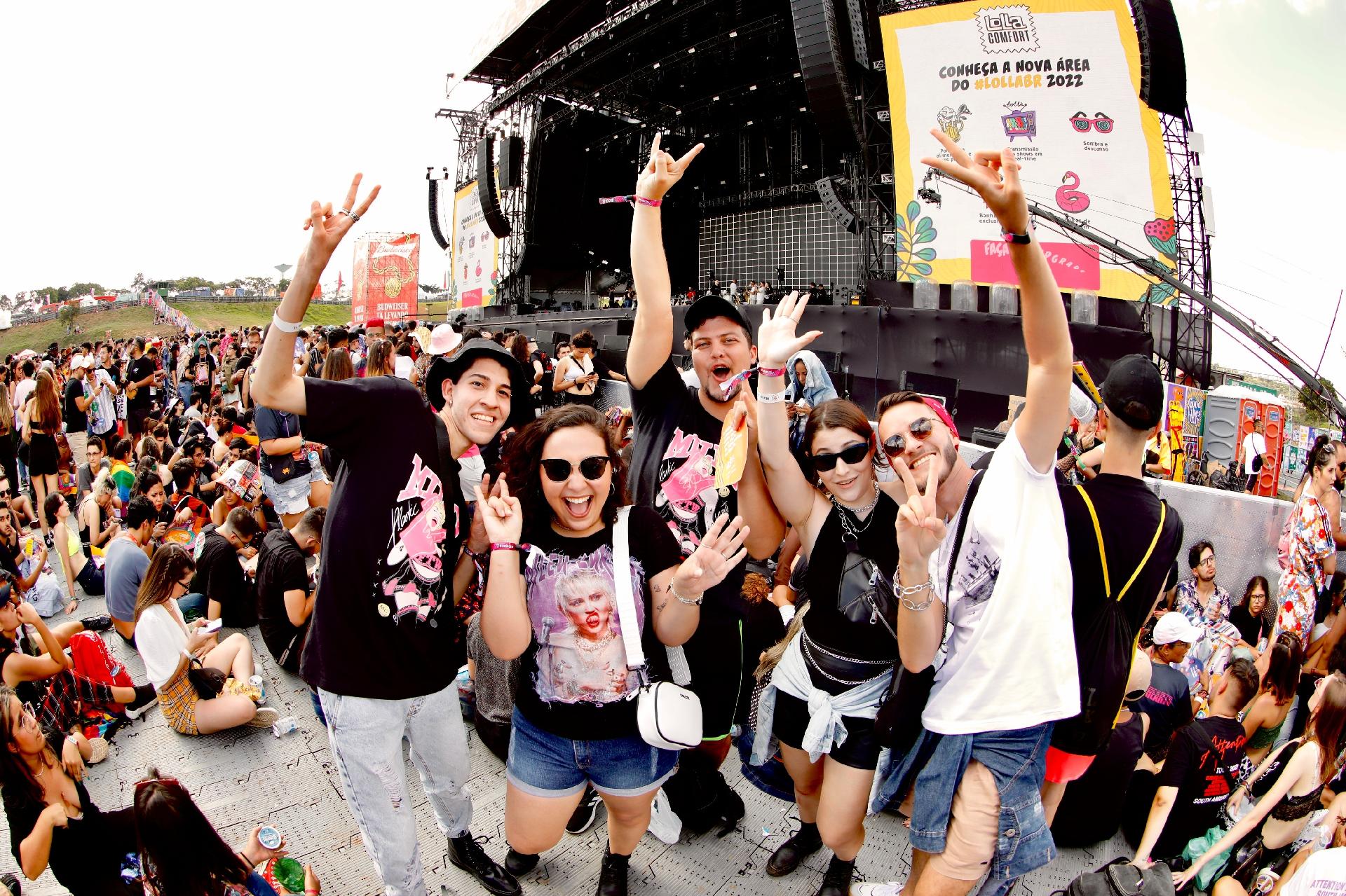 Fãs chegaram cedo para ficar perto de Miley Cyrus - Mariana Pekin/ UOL