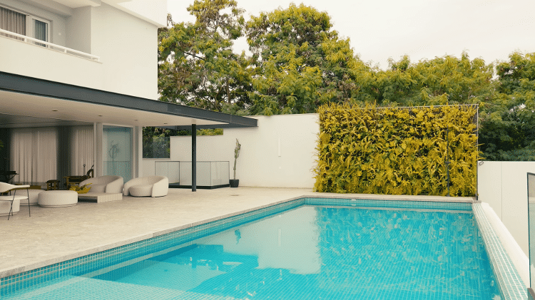 Piscina na mansão de Juliette no Rio de Janeiro