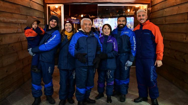 Mauricio de Sousa e parte da família em visita ao parque Snowland