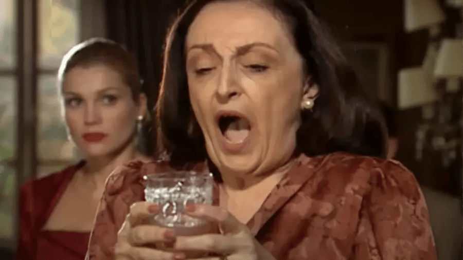 Débora (Ana Lucia Torre) morre em "Alma Gêmea" - Reprodução/Globo