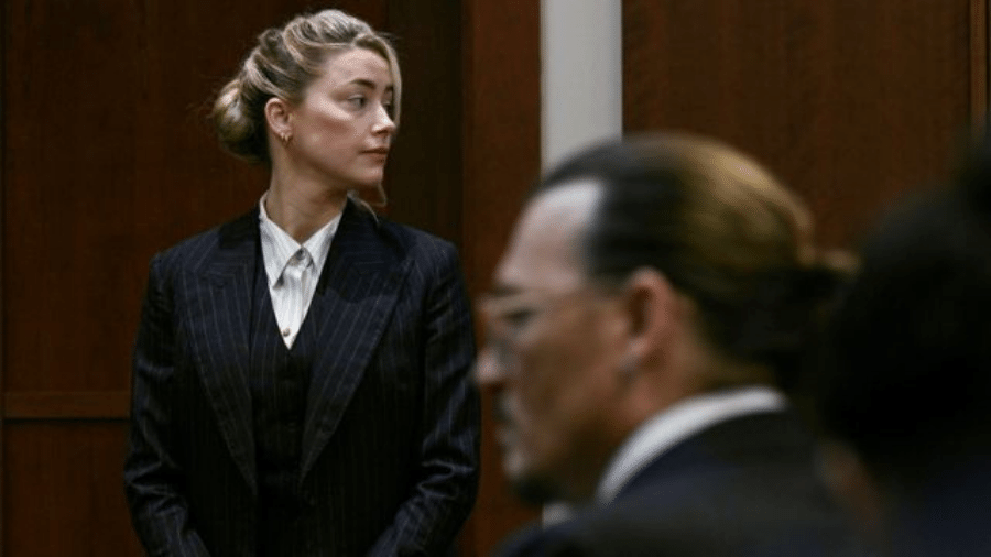 Amber Heard e Depp durante julgamento - EPA