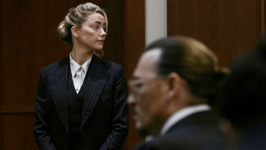 Amber Heard irá a julgamento por levar cachorros de Johnny Depp à Austrália