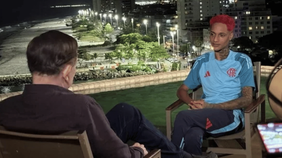 Roberto Cabrini entrevista o rapper Oruam no Domingo Espetacular Roberto Cabrini entrevista o rapper Oruam no Domingo Espetacular