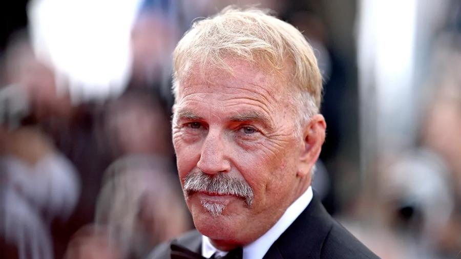 Kevin Costner é processado por dublê que diz ter sido forçada a gravar cena de estupro Kevin Costner é processado por dublê que diz ter sido forçada a gravar cena de estupro