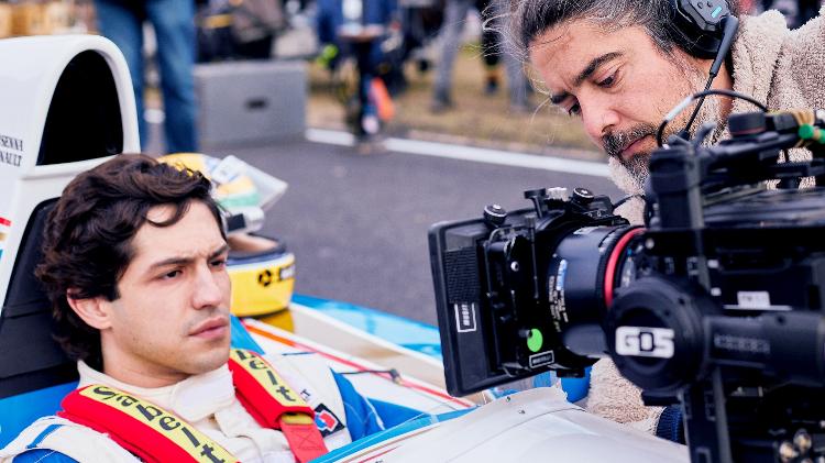 Takes dos olhos de Gabriel Leone passam a emoção e a tensão que Senna viveu