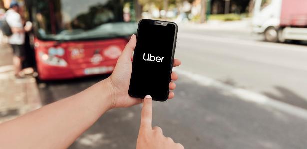 Passageiros reclamam de corrida por app mais cara; por que isso acontece?