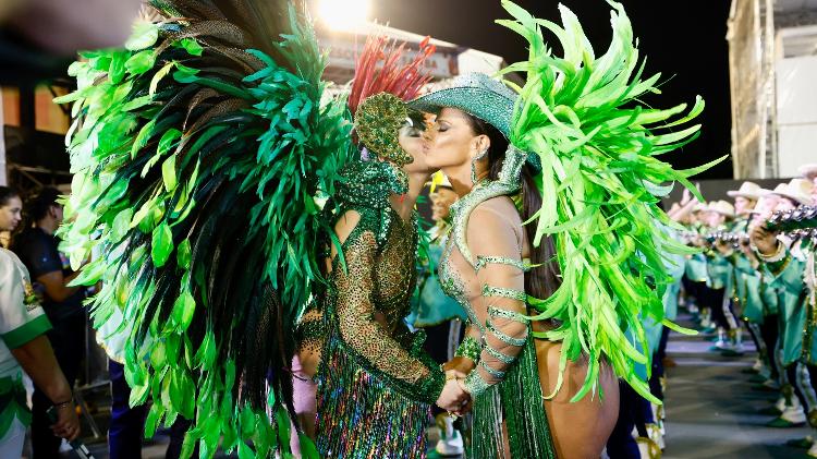 Duda Serdan e Viviane Araújo, da Mancha Verde, na primeira noite de carnaval no sambódromo do Anhembi