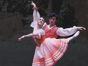 Brasileira e primeira solista da Royal, Isabella Gasparini, dança em SP