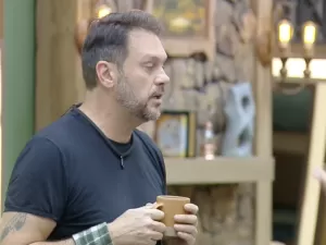 Albert repudia falas e Sacha o chama de hipócrita: 'Nunca vi criticando'