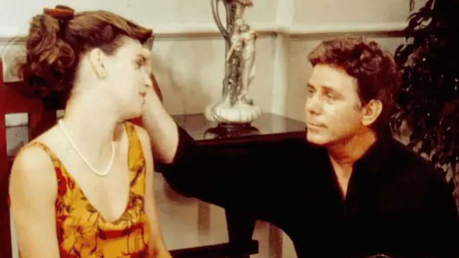 Leonora (Lidia Brondi) e Ascânio (Reginaldo Faria) em "Tieta" - Reprodução/Globo