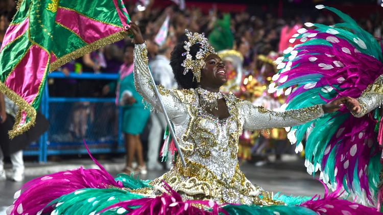 13.fev.2024 - Desfile da Mangueira na segunda noite de carnaval no sambódromo da Marquês de Sapucaí