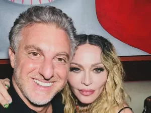 Huck posta foto com Madonna pós-show: 'Ajudou a curar um país dividido'