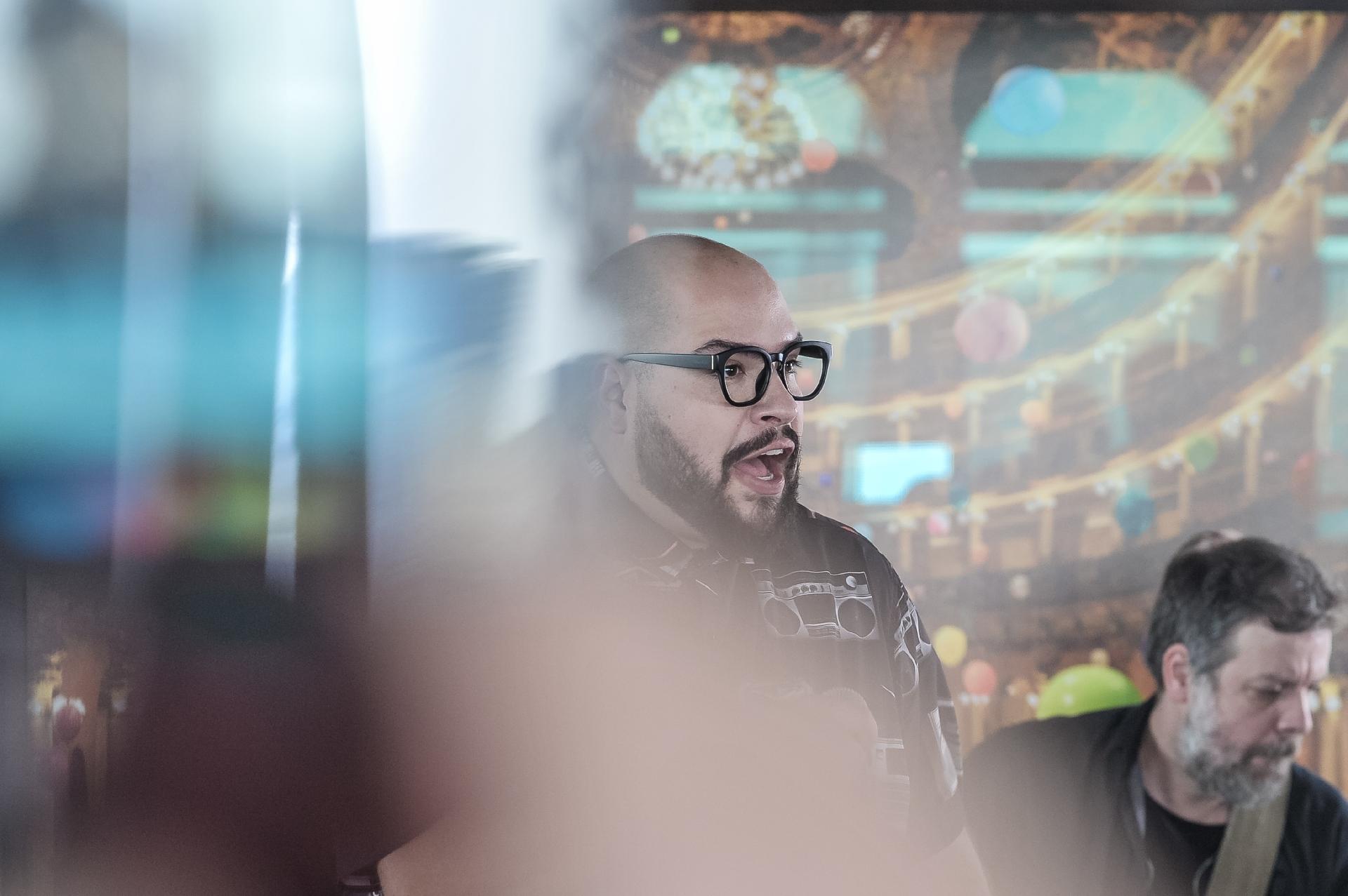 Sai da Caixa: Tiago Abravanel nos bastidores da gravação com Samuel Rosa - Reinaldo Canato/UOL