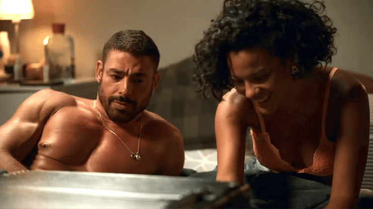 César (Cauã Reymond) e Maria de Fátima (Bella Campos) em 'Vale Tudo' César (Cauã Reymond) e Maria de Fátima (Bella Campos) em 'Vale Tudo'