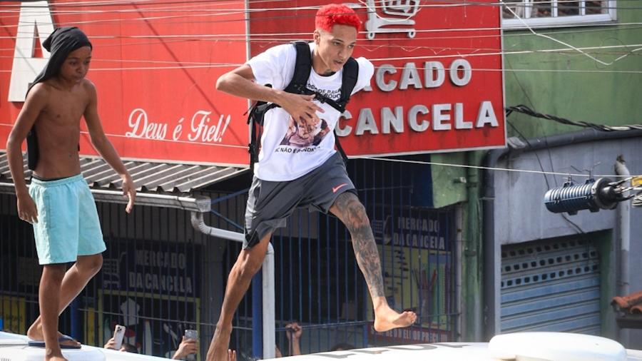 Oruam causa tumulto na porta da penitenciária em Bangu - Victor Chapetta /Agnews