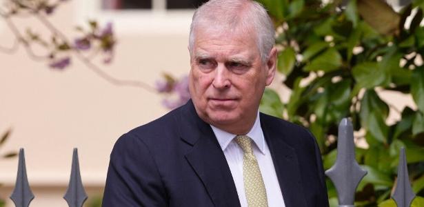 Buckingham Palace remove oficialmente os títulos do Príncipe Andrew