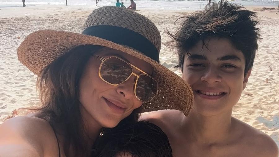 Juliana Paes com os filhos