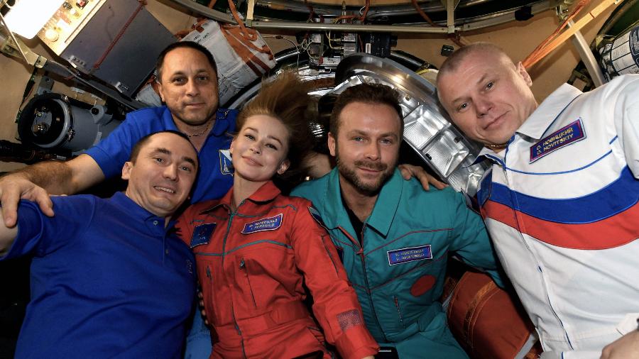 Tripulação russa voltou à terra após rodar filme no espaço - Reprodução / Twitter / ISS