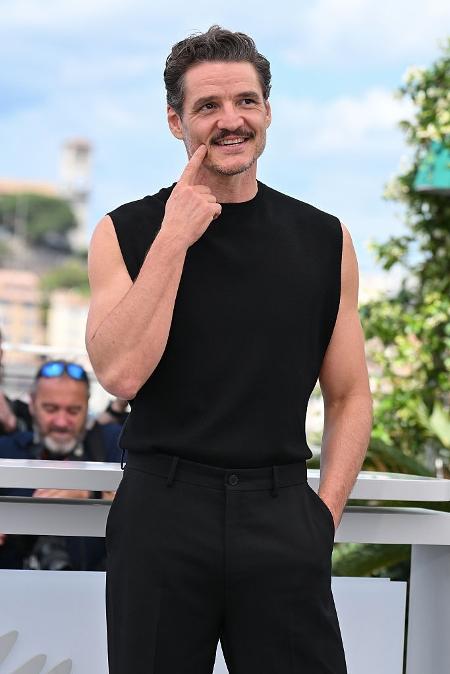 Pedro Pascal de regata em Cannes Pedro Pascal de regata em Cannes