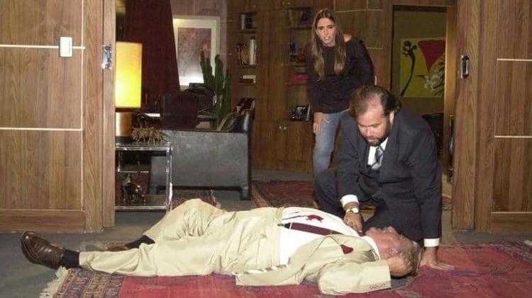 Lineu Vasconcelos (Hugo Carvana) foi assassinado em um momento crucial