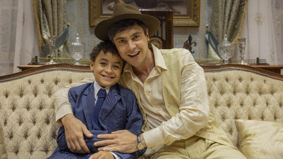 Picolé (Isaac Amendoim) e Candinho (Sergio Guizé) em 'Êta Mundo Melhor' Picolé (Isaac Amendoim) e Candinho (Sergio Guizé) em 'Êta Mundo Melhor'