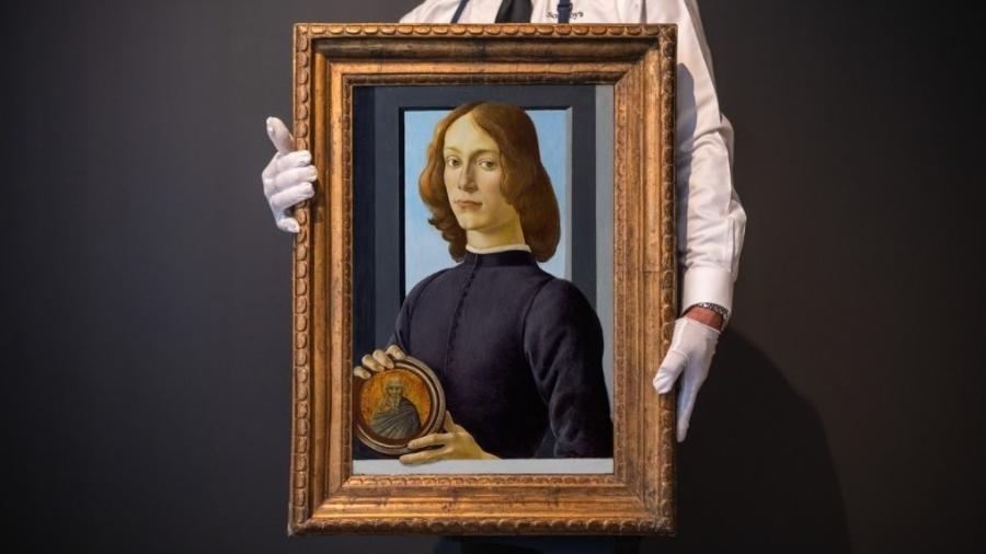 Quadro "Jovem segurando um medalhão", de Sandro Botticelli  - Reprodução / Twitter / Sotheby"s