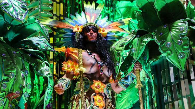 Salgueiro apresenta o samba-enredo 'Hutukara' na Sapucaí