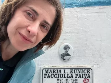 Fernanda Torres mostra ida a túmulo de Eunice Paiva: 'Fui agradecer'