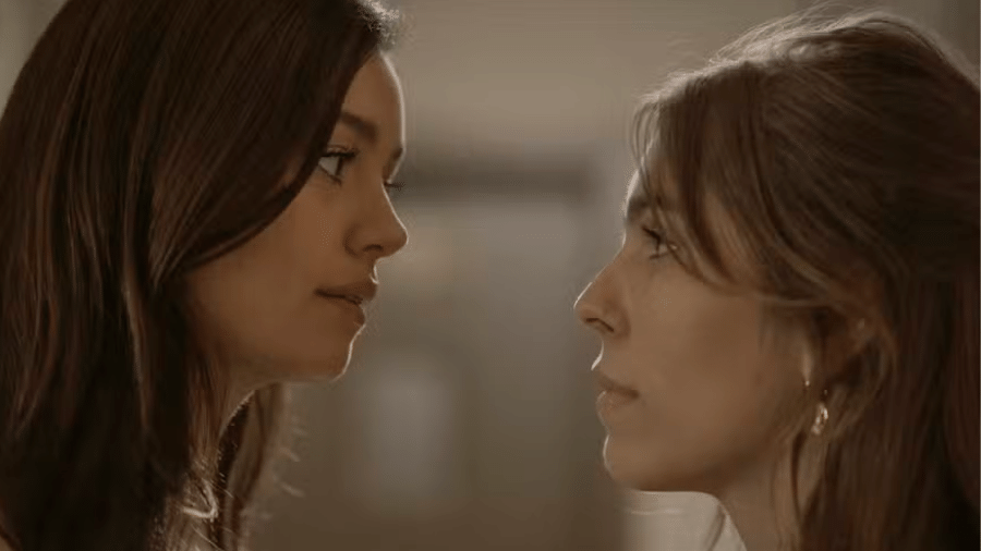 Eliana (Sophie Charlotte) e Buba (Gabriela Medeiros) em "Renascer" - Reprodução/Globo