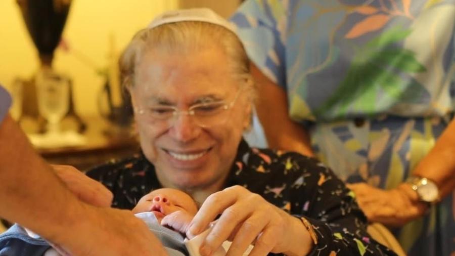 Benjamin, de 11 meses, apareceu em fotos publicadas com o avô Silvio Santos