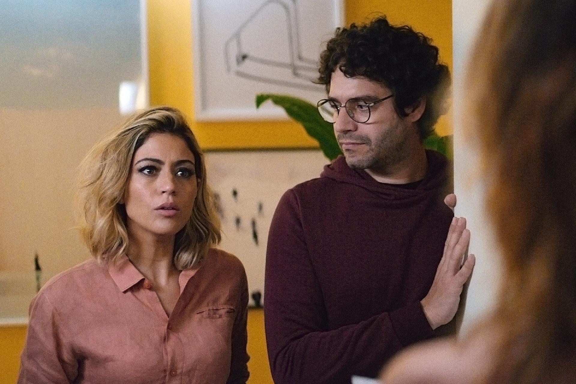 Carol Castro e Guilherme Winter em cena de 'Maldivas' - Rachel Tanugi/Netflix