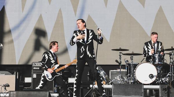 The Hives durante show no Primavera Sound 2023; a banda sueca volta ao Brasil e, na terça, toca em São Paulo