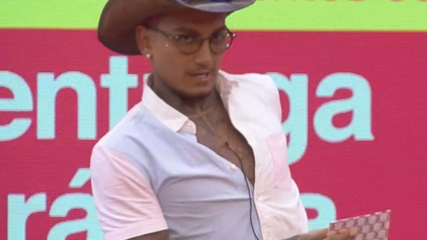 A Fazenda 2021: Dynho Alves em atividade com ex-peões  - Reprodução/Playplus