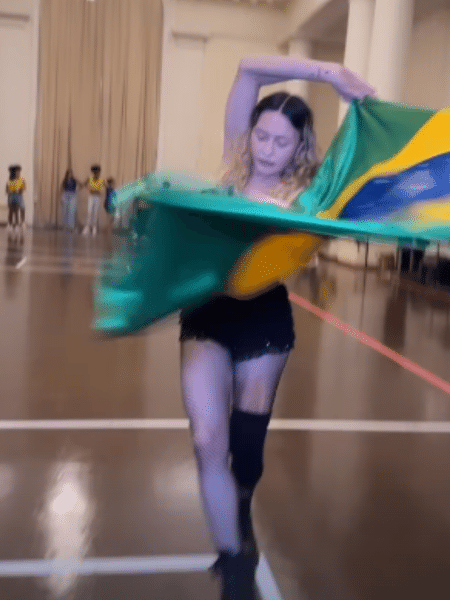Madonna postou fotos e vídeos de sua preparação para o show em Copacabana