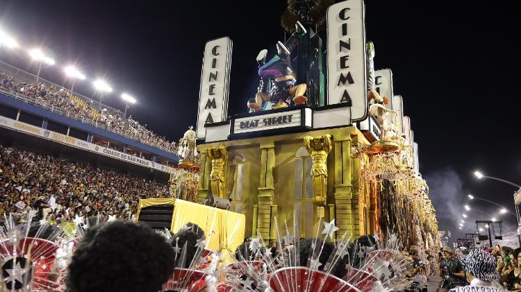 Ala em homenagem ao cinema no desfile da Vai-Vai