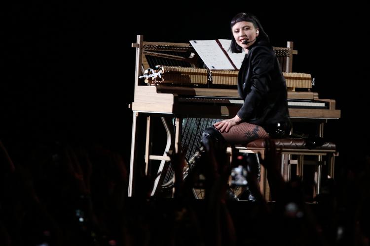 Lady Gaga se emocionou antes de cantar "Shalom"