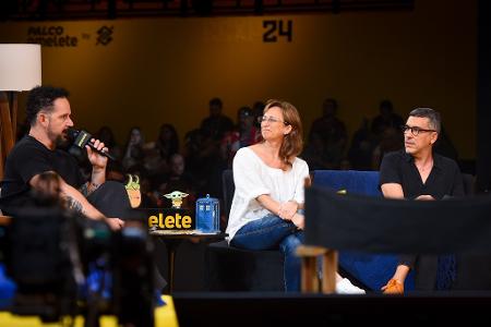 Os diretores Aly Muritiba, Laís Bodanzky e Daniel Rezende no Palco Omelete, na CCXP 24