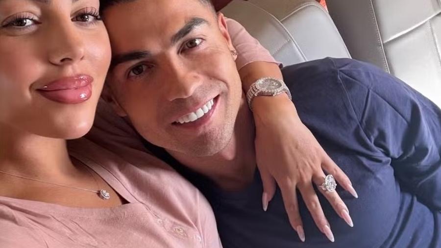 Georgina Rodríguez ostentou aliança milionária de noivado com Cristiano Ronaldo Georgina Rodríguez ostentou aliança milionária de noivado com Cristiano Ronaldo