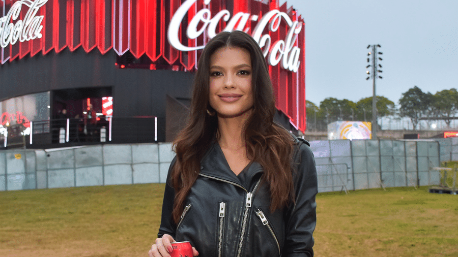 Vitória Strada marcou presença no stand da Coca-Cola, no festival The Town