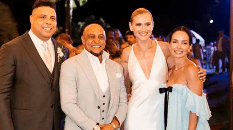 Roberto Carlos esteve no casamento de Ronaldo e Celina Locks